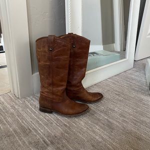 FRYE women’s Melissa Button boot.
